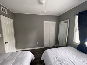 2 quartos, ferros/tábuas de passar roupa, Wi-Fi, roupa de cama