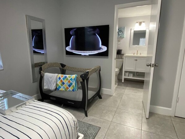 1 bedroom, iron/ironing board, travel cot, free WiFi - This apartment is a 1 bedroom(s), 1 bathrooms, located in Fort Lauderdale, FL. (Fort Lauderdale)