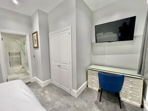 2 bedrooms, desk, iron/ironing board, travel cot