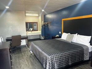 Basic Single Room, 1 King Bed | Laptop workspace, blackout drapes, soundproofing, iron/ironing board - Coachman's Inn & Suites (Waldron)