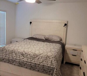 2 bedrooms, WiFi - Stunning Golf Resort, Beautiful brand new 2 BR, 2 Bath and a den condo.  (Venice)