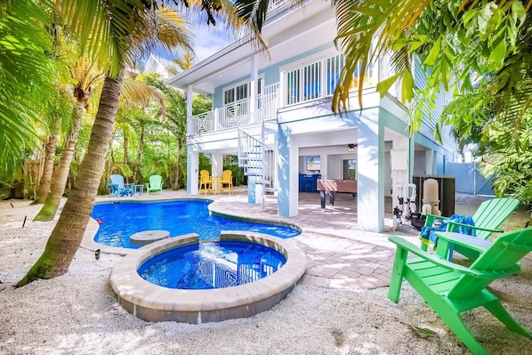 حمّام سباحة مُدفَّأ