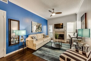 Smart TV, fireplace - 20% OFF I34 - Cozy 1BD, Pool, HWY161/183, DFW South - Irving (Irving)