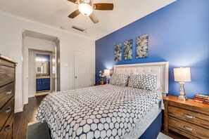 A bedroom with a bed, nightstands, a ceiling fan, and artwork on the wall. - I34 - Apt|Patio|11mi to Convention Ctr|Sleeps 2 (Irving)