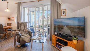 Fernseher, DVD-Player, Stereoanlage