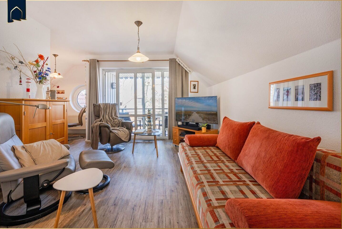 Télévision, lecteur de DVD, chaîne hi-fi