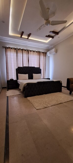 3 bedrooms, iron/ironing board, WiFi, bed sheets - Cozy Rooms Near ISB Airport Located in Sector F-15/2  (Islamabad)
