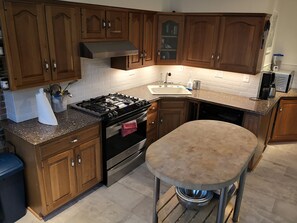 Micro-ondes, four, plaque de cuisson, lave-vaisselle