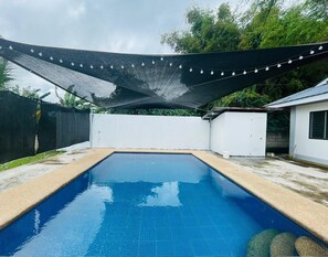 Outdoor pool - Chills home stay (Moalboal)