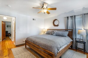 3 soverom, skrivebord, strykejern/-brett og wi-fi