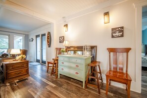 Lobby - Escape to Pigeon Lake/2BR Refuge (Westerose)