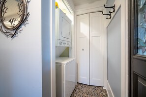 Interior - Escape to Pigeon Lake/2BR Refuge (Westerose)