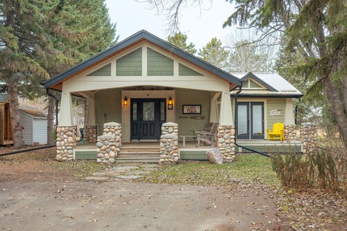 Escape to Pigeon Lake/2BR Refuge