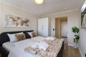 Unclassified image, 5 of 20, button