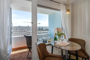 Unclassified image, 3 of 20, button