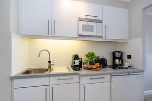 Fridge, microwave, stovetop, coffee/tea maker - Playa - Schönes 1-zimmer App., Strandnah, Balkon, Wlan. Haustiere Erlaubt (Westerland)