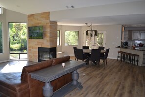 Interior - AZ Wine Country Retreat on Oak Creek (Cornville)