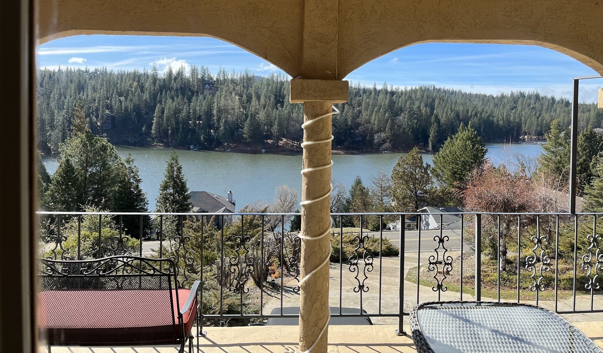 Near Yosemite- breathtaking lake views at Pine Mtn Lake, Groveland CA