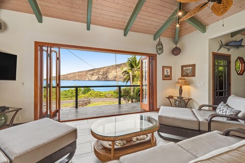 Oceanfront sanctuary with light-filled interior, lanai, W/D, & full kitchen