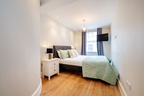 2 bedrooms, iron/ironing board, travel cot, free WiFi