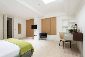 3 室のベッドルーム、アイロン / アイロン台、旅行用ベビーベッド、WiFi (無料)