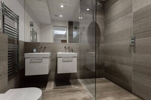 ヘアドライヤー、タオル