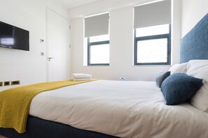 2 bedrooms, iron/ironing board, travel crib, free WiFi - Comfortable 2 Bedroom in Trafalgar Sq (Greater London)