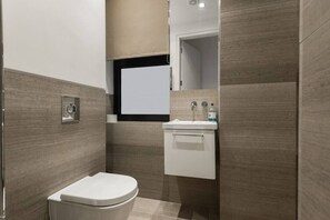 Hair dryer, towels - Spectacular 2 Bedroom in Trafalgar Sq (Greater London)