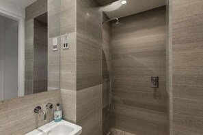 Hair dryer, towels - Spectacular 2 Bedroom in Trafalgar Sq (Greater London)