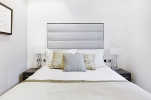 3 habitaciones, tabla de planchar con plancha y cuna de viaje