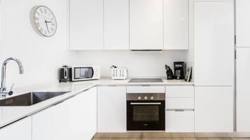 雪櫃、微波爐、焗爐、爐具