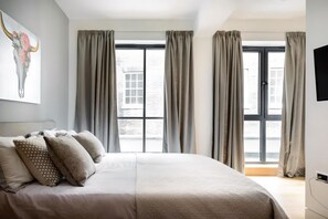 2 bedrooms, iron/ironing board, travel cot, free WiFi - Explore Central London from a Luxurious Penthouse (Greater London)