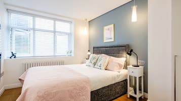 2 chambres, fer et planche à repasser, lit parapluie, Wi-Fi gratuit