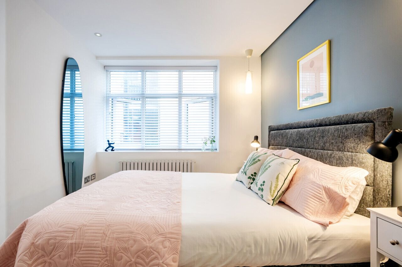 2 slaapkamers, een strijkplank/strijkijzer, reisbedje, gratis wifi