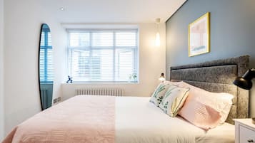 2 slaapkamers, een strijkplank/strijkijzer, reisbedje, gratis wifi