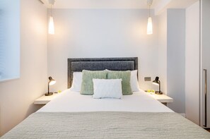 2 bedrooms, iron/ironing board, travel cot, free WiFi - Splendid 2 Bedroom in Covent Garden (Greater London)