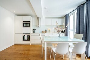 Dining - Splendid 2 Bedroom in Covent Garden (Greater London)