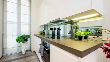 Fridge, microwave, oven, stovetop