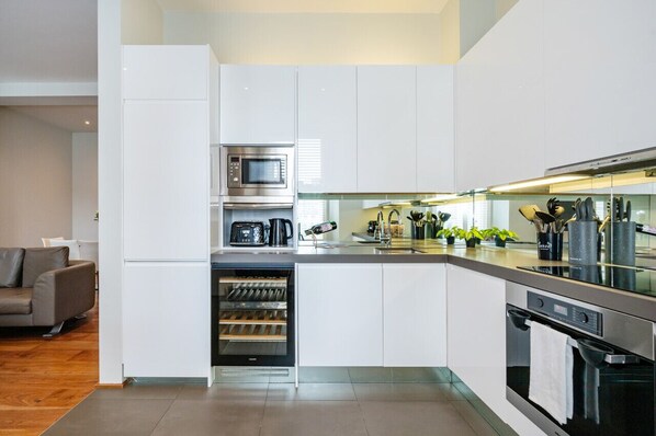 Fridge, microwave, oven, stovetop