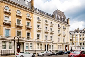Exterior - Chic 2 Bedroom Retreat in South Kensington (Greater London)