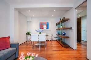 Interior - Elegant 2 Bedroom in South Kensington (Greater London)