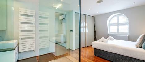 1 chambre, fer et planche à repasser, lit parapluie, Wi-Fi gratuit