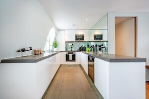 Fridge, microwave, oven, stovetop - Luxury Penthouse in South Kensington (Greater London)