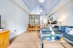 Smart TV - Unique Covent Garden Townhouse! (Greater London)