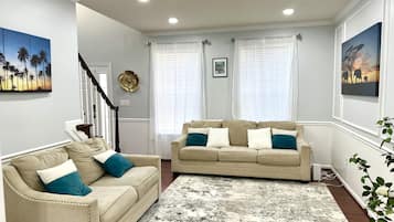 Una Smart TV, una chimenea