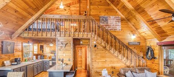 Soaring Views - Hot Tub, Fire Pit, Game Room, Wi-Fi, Outdoor Games! Min to BR