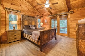 4 bedrooms, desk, iron/ironing board, free WiFi - Soaring Views - Hot Tub, Fire Pit, Game Room, Wi-Fi, Outdoor Games! Min to BR (Morganton)