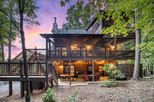 Soaring Views - Hot Tub, Fire Pit, Game Room, Wi-Fi, Outdoor Games! Min to BR