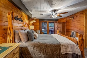 4 bedrooms, desk, iron/ironing board, free WiFi