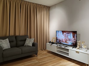Smart TV, video game console